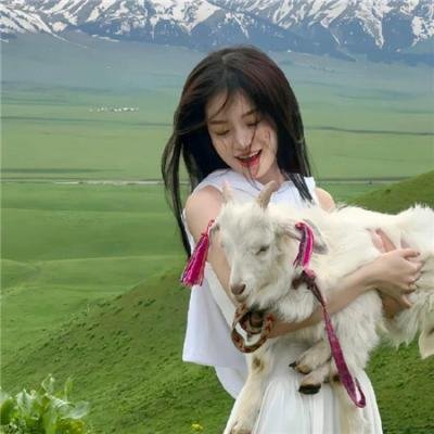照片中的女孩